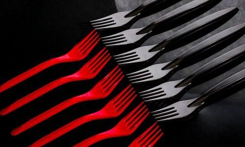Pai deve apresentar nova contestação após dirigir ofensas de gênero à mãe em ação revisional de alimentos