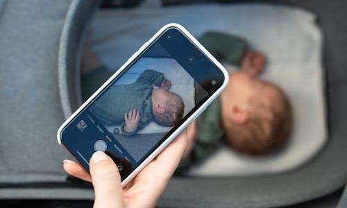Sharenting: Justiça do Acre proíbe pais de expor excessivamente filho nas redes sociais