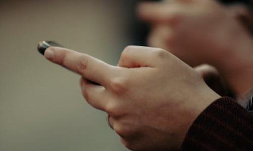 Projeto de lei pune divulgação de imagens sexuais geradas por inteligência artificial