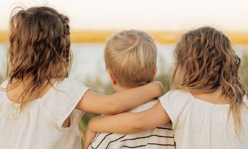 Revista IBDFAM aborda fraternidade socioafetiva e desafios internacionais do Direito das Famílias